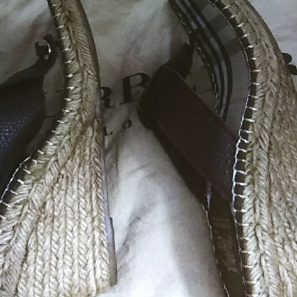 Burberry slides good used condition - Picture 2 of 2